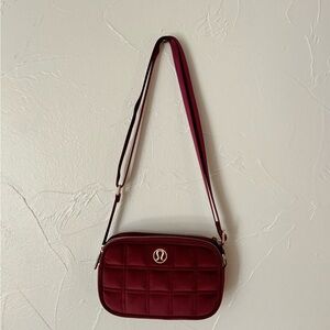 Lululemon Crossbody Camera Bag 2L *Quilted Velour